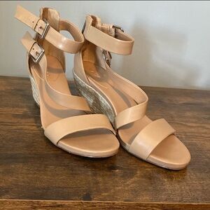 TAHARI WEDGE HEEL SANDALS